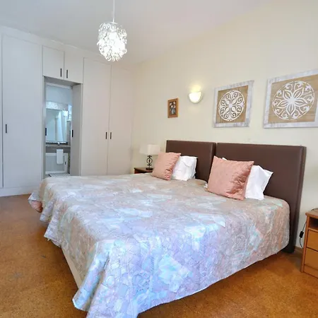 Villa Spacious Retreat With Prime Location, Private Pool, Snooker, Free Ac Wifi Quarteira