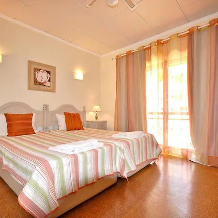 Spacious Retreat With Prime Location, Private Pool, Snooker, Free Ac Wifi