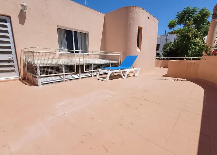 Spacious Retreat With Prime Location, Private Pool, Snooker, Free Ac Wifi Villa Quarteira