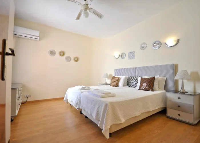 Villa Spacious Retreat With Prime Location, Private Pool, Snooker, Free Ac Wifi Quarteira