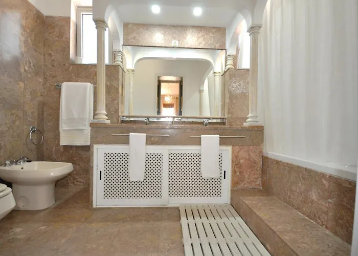Spacious Retreat With Prime Location, Private Pool, Snooker, Free Ac Wifi Villa Quarteira