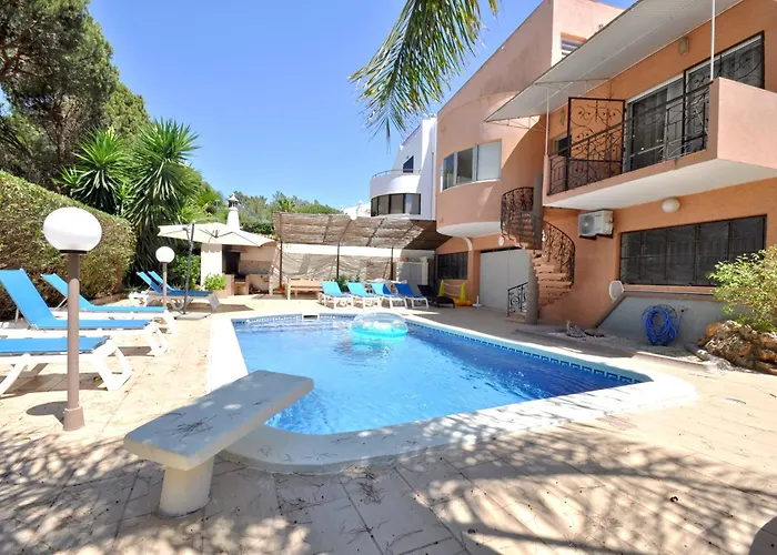 Spacious Retreat With Prime Location, Private Pool, Snooker, Free Ac Wifi Villa