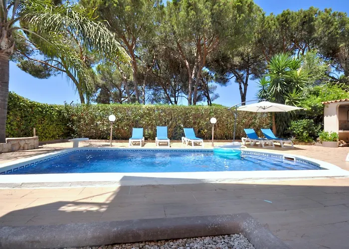 Villa Spacious Retreat With Prime Location, Private Pool, Snooker, Free Ac Wifi *