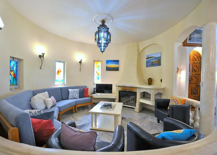 别墅 Spacious Retreat With Prime Location, Private Pool, Snooker, Free Ac Wifi