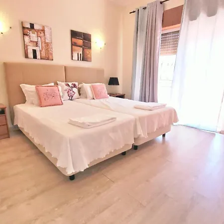 Spacious Retreat With Prime Location, Private Pool, Snooker, Free Ac Wifi Vila Quarteira