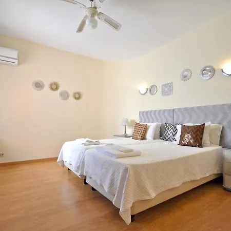 Villa Spacious Retreat With Prime Location, Private Pool, Snooker, Free Ac Wifi Quarteira