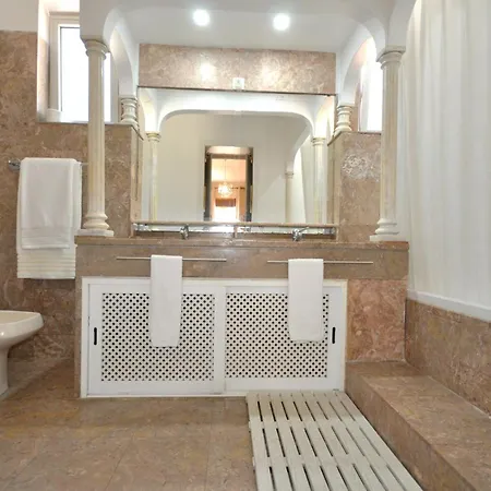 Spacious Retreat With Prime Location, Private Pool, Snooker, Free Ac Wifi Vila Quarteira