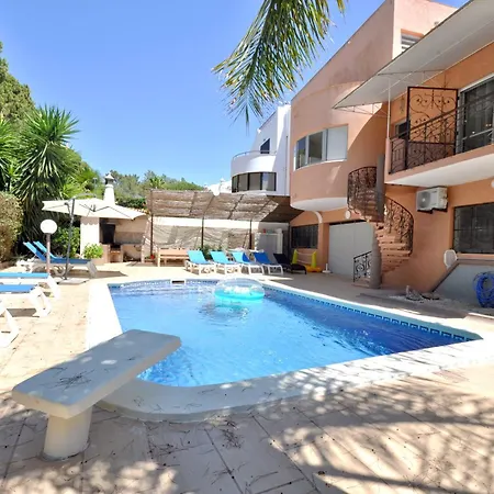 Spacious Retreat With Prime Location, Private Pool, Snooker, Free Ac Wifi Vila
