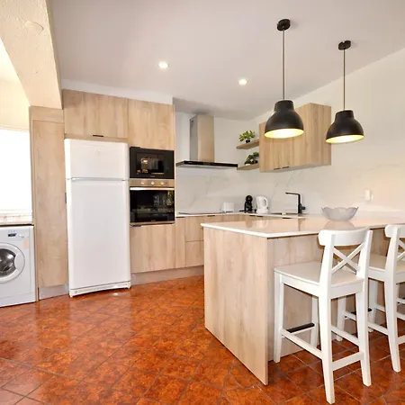 Vila Spacious Retreat With Prime Location, Private Pool, Snooker, Free Ac Wifi Quarteira