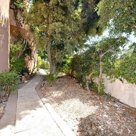 Spacious Retreat With Prime Location, Private Pool, Snooker, Free Ac Wifi Vila *